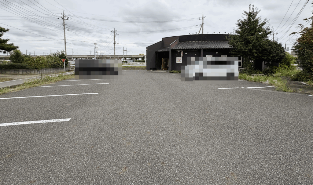 麺屋ひな多の駐車場